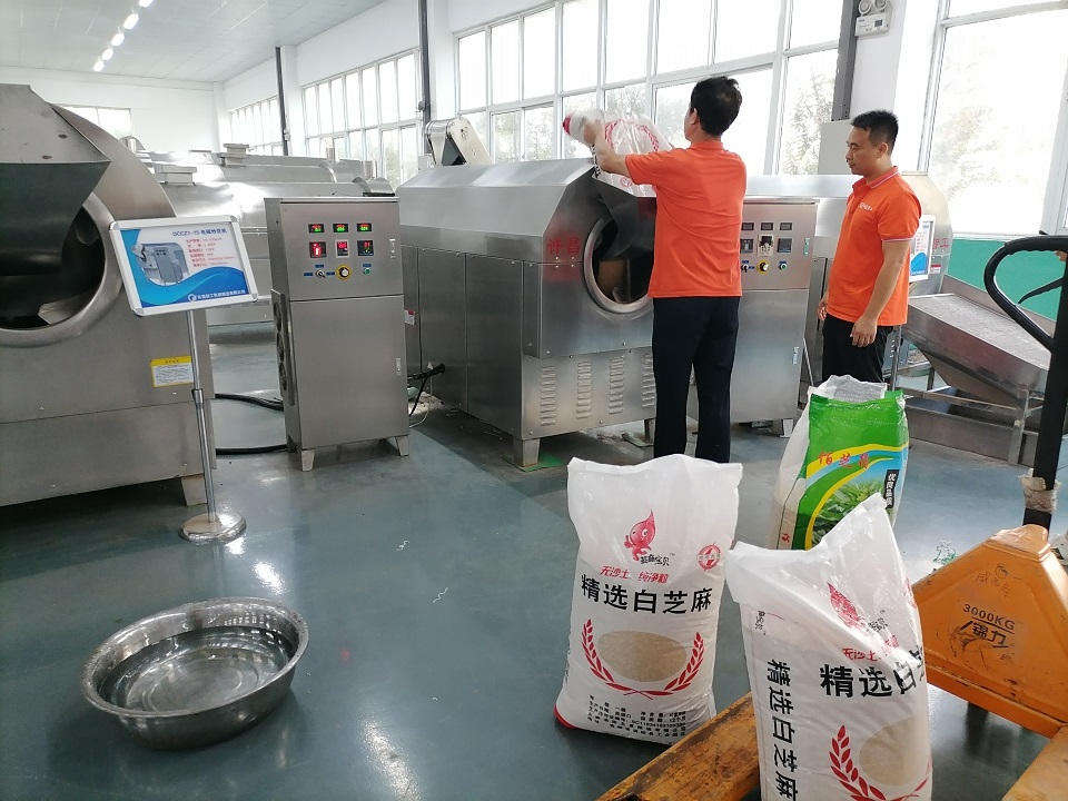 customer came to  CHIKE machine for frying and grinding sesame paste by DCCZ7-15.