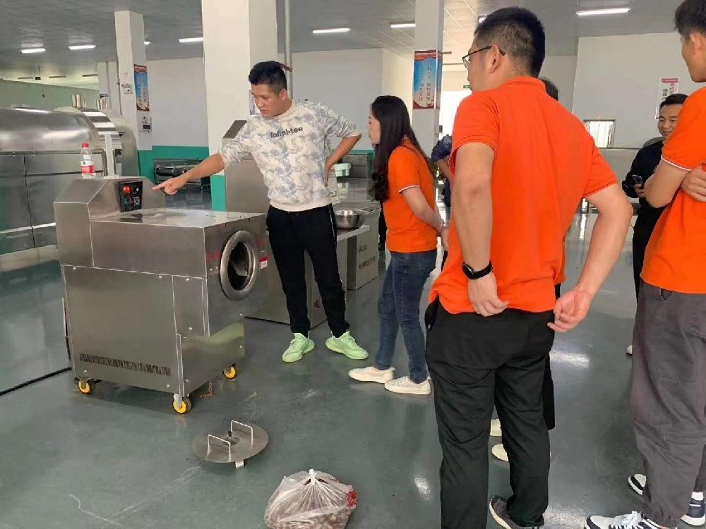 Customer visit Chikemachinery for Chestnut roasting machine DCCZ4-5.